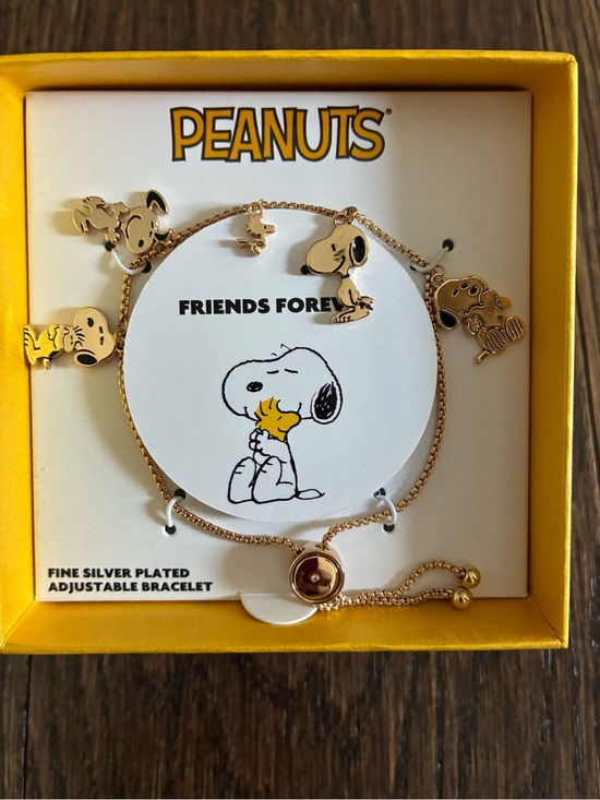 Peanuts Snoopy Jewelry - Peanuts NWT Bracelet, Fine Silver Plated ✨